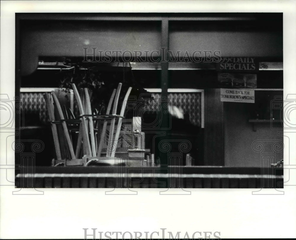 1989 Press Photo Closing time at Burger King, Detroit &amp; Lake Ave - Historic Images