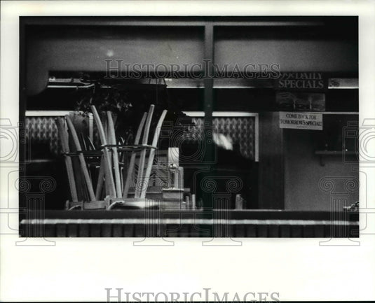 1989 Press Photo Closing time at Burger King, Detroit & Lake Ave - Historic Images