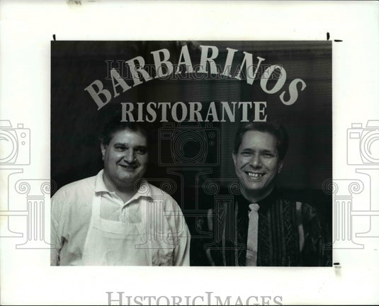 1989 Press Photo Sam Gliozzi & Carlos Colon, Owners of Barbarino's Restaurant - Historic Images