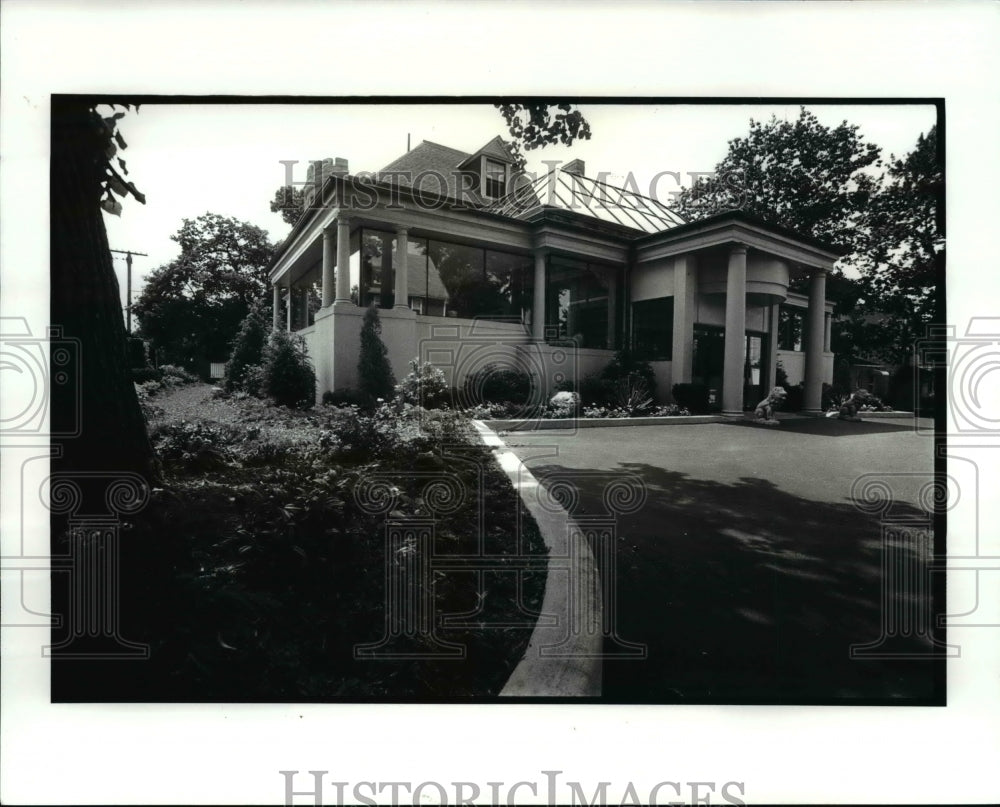 1987 Press Photo Baricelli Inn corner of Murray Hill &amp; Cornell Rd - Historic Images