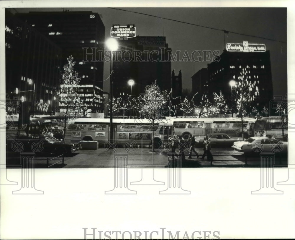 1980 Press Photo Downtown Christmas lights, Northwest quadrangle of the square - Historic Images