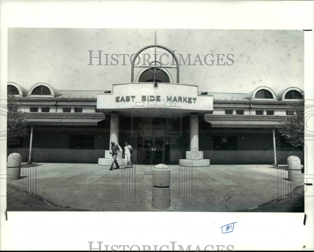 1990 Press Photo East Side Market E. 105th St. - cva91866 - Historic Images