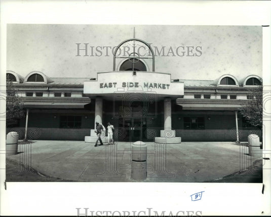 1990 Press Photo East Side Market E. 105th St. - cva91866 - Historic Images