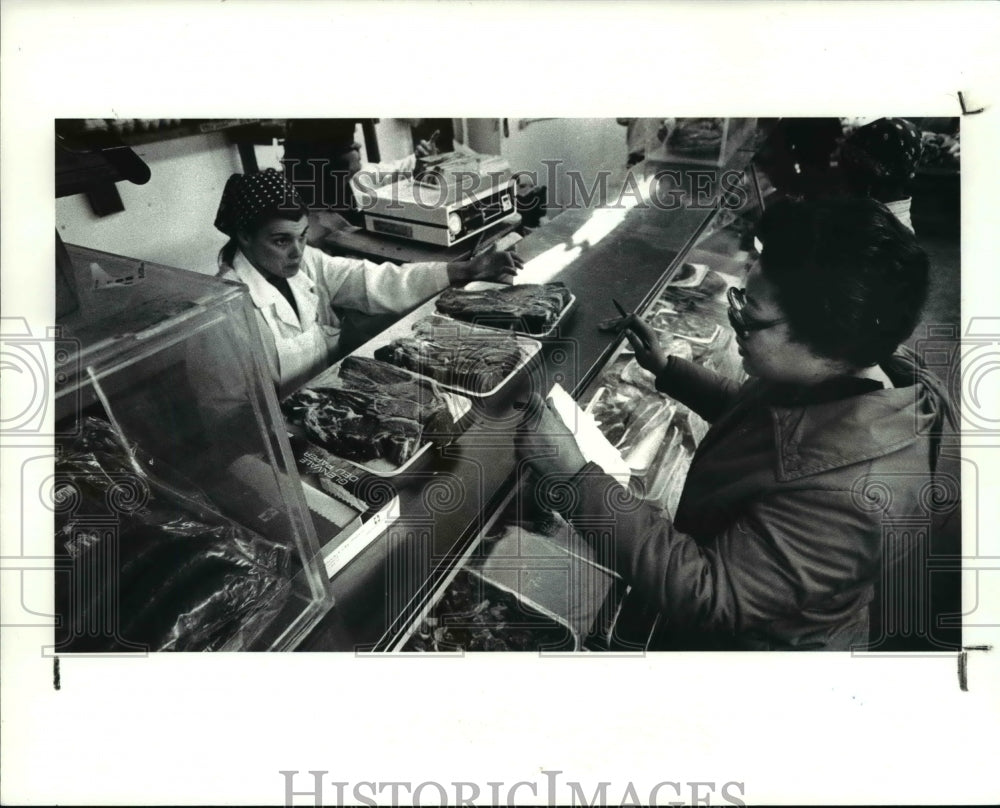 1985 Press Photo Meat section at the Central Market, Cleveland - Historic Images