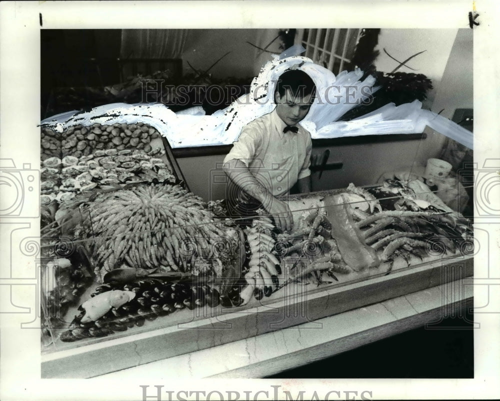 1984 Press Photo Christopher Swire at Raw Bar Tech - Historic Images