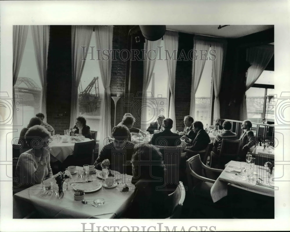 1984 Press Photo Interior of Sammy's Restaurant - Historic Images