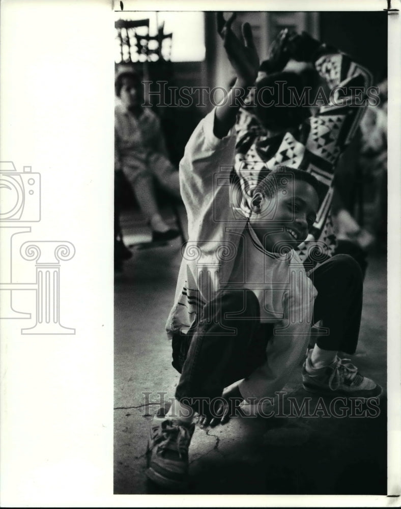 1990 Press Photo Core as budding flower at drama class in ClevelandSchool ofArts - Historic Images