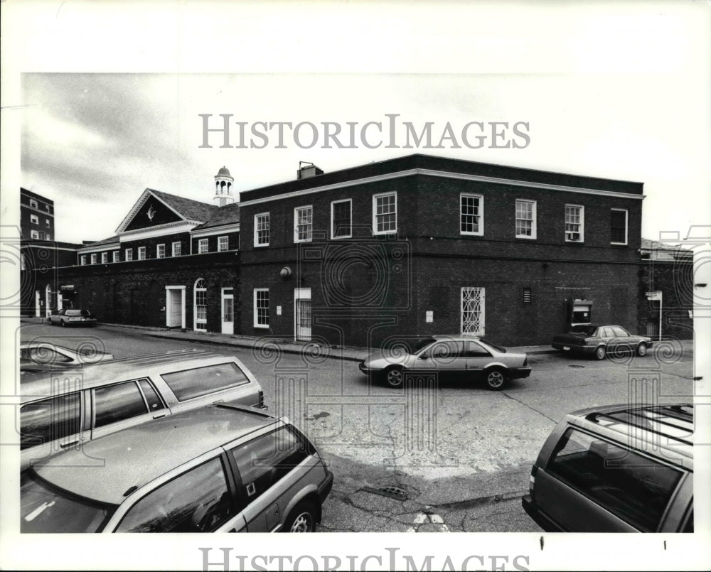 1991 Press Photo Adjoining Drive in Windows of Ameritrust and Ohio Savings.-Historic Images