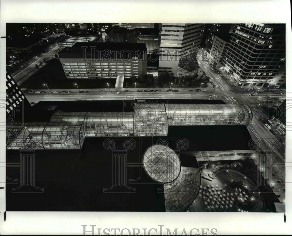 1987 Press Photo The Galleria at Night - Historic Images