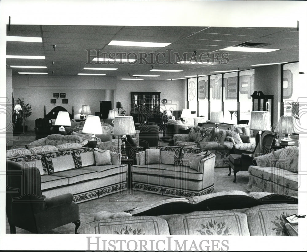 1987 Press Photo Jasons Furniture new store at 24781 Lorain Road North Olmsted - Historic Images