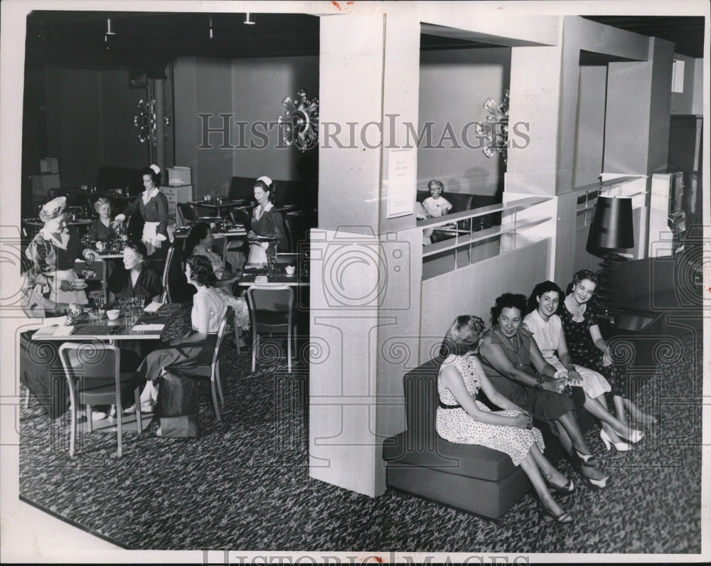 1953 Press Photo Mayfair Dining room at May Cp - cva92347 - Historic Images