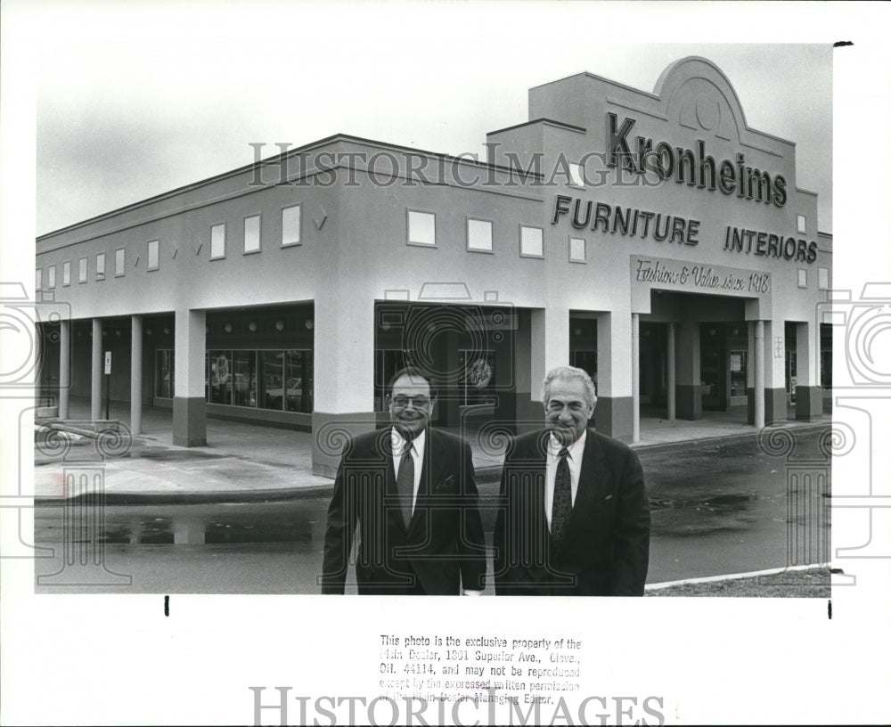 1988 Press Photo Owners of Kronheims Furniture store - Historic Images