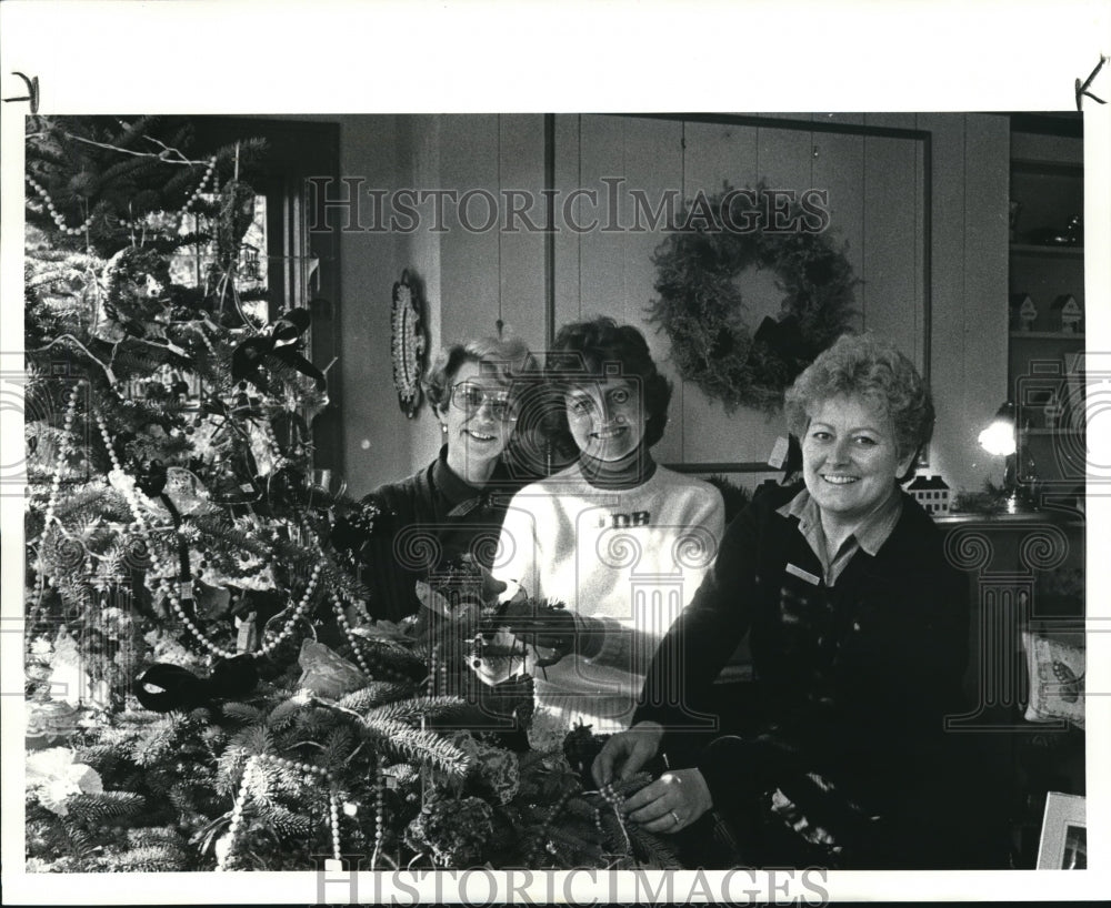 1985 Press Photo 1820 GIft Co. at Small Town Ohio story on Westlake - Historic Images