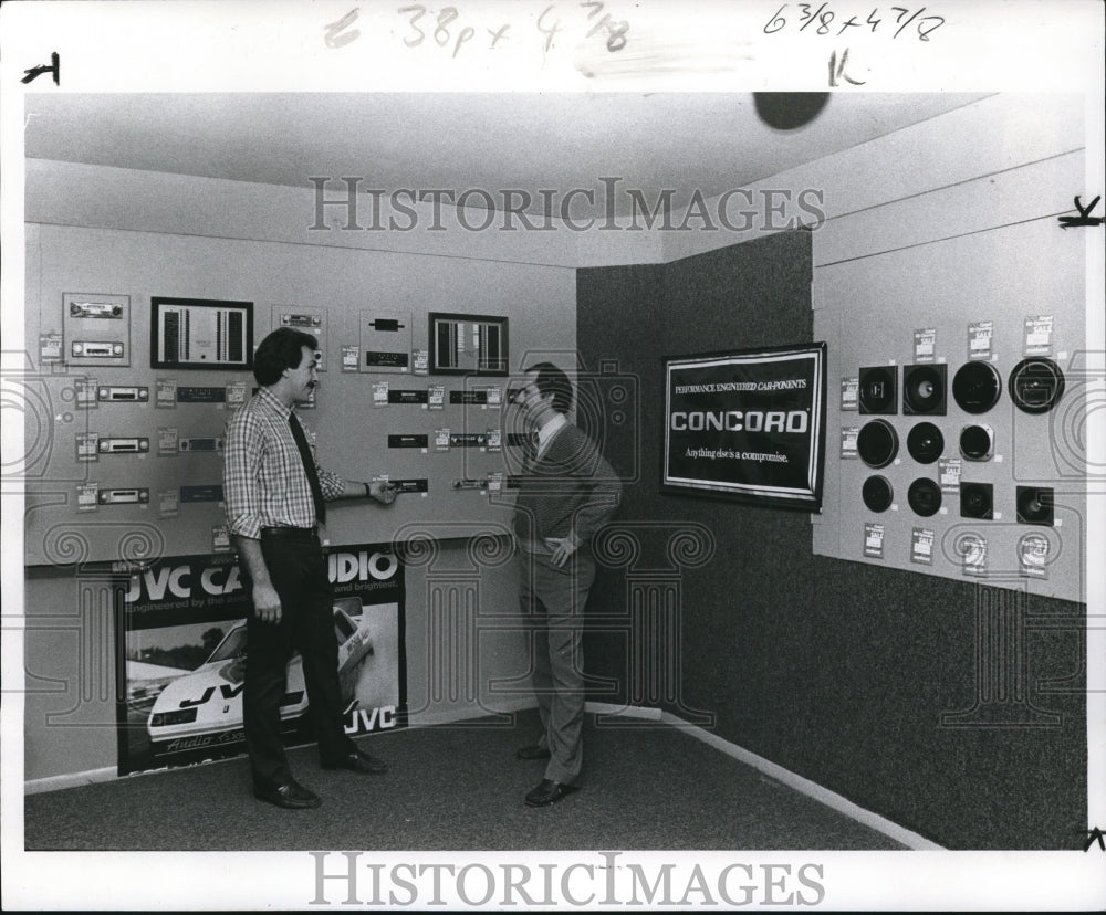 1983 Press Photo North East Appliance and Audio- Car Stereo Dept. - Historic Images