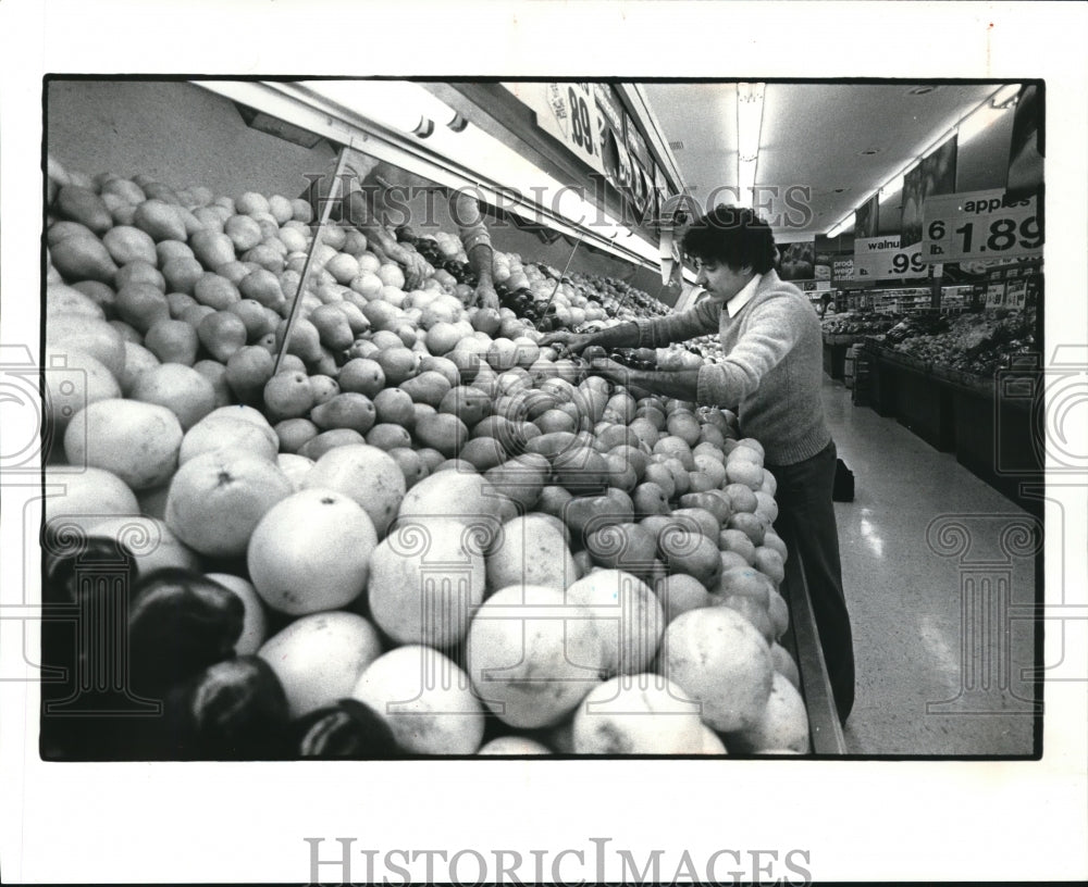 1985 Press Photo Produce Manager Rick Futo of Pick N Pay, 1833 Coventry Rd - Historic Images