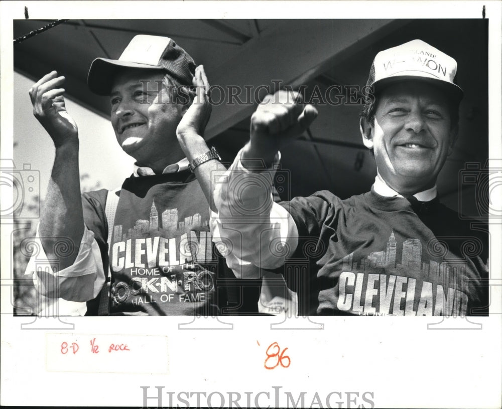 1986 Press Photo Gov Celeste &amp; Mayor Voinnovich at Rock &amp; Roll Hall of Fame - Historic Images