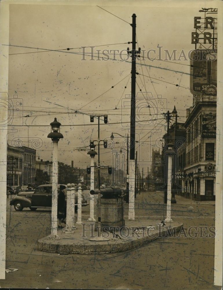 1940 Monument in Pulaski Square  - Historic Images