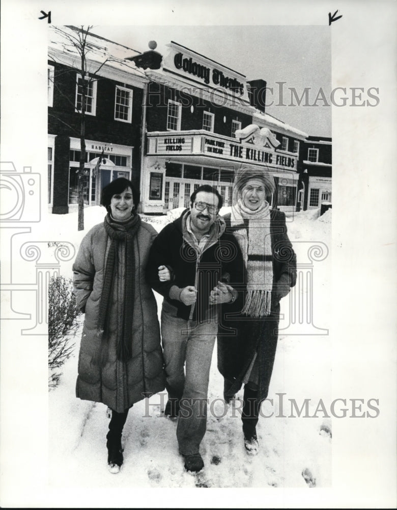 1985 Press Photo Hanna J. L Fink with Morrie Zryl and Gloria Hastings at Theatre - Historic Images