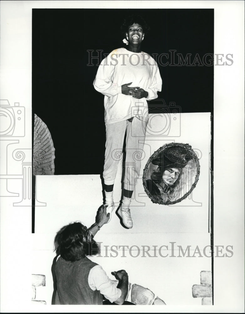 1988 Press Photo Cleveland School of Arts with Instructor Dave Hearn. - Historic Images