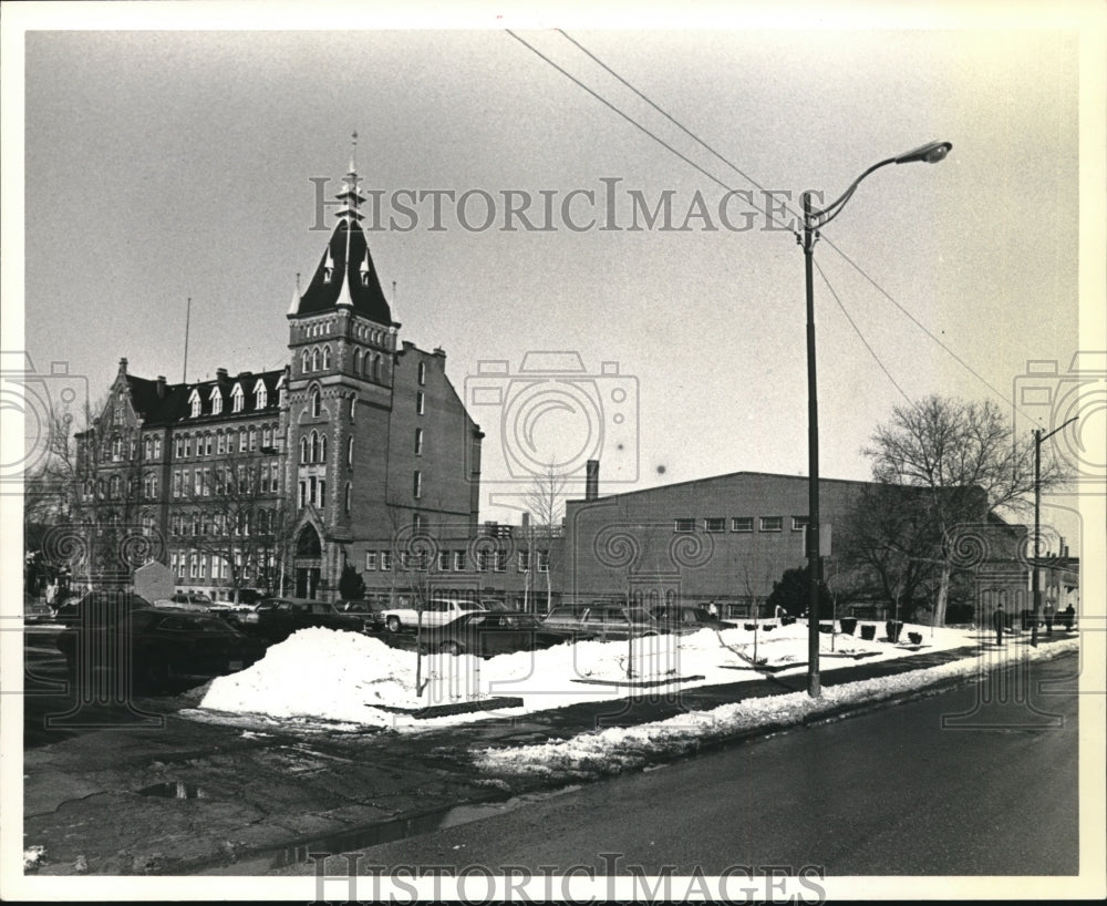 1981 Press Photo St. Ignatus high school - Historic Images