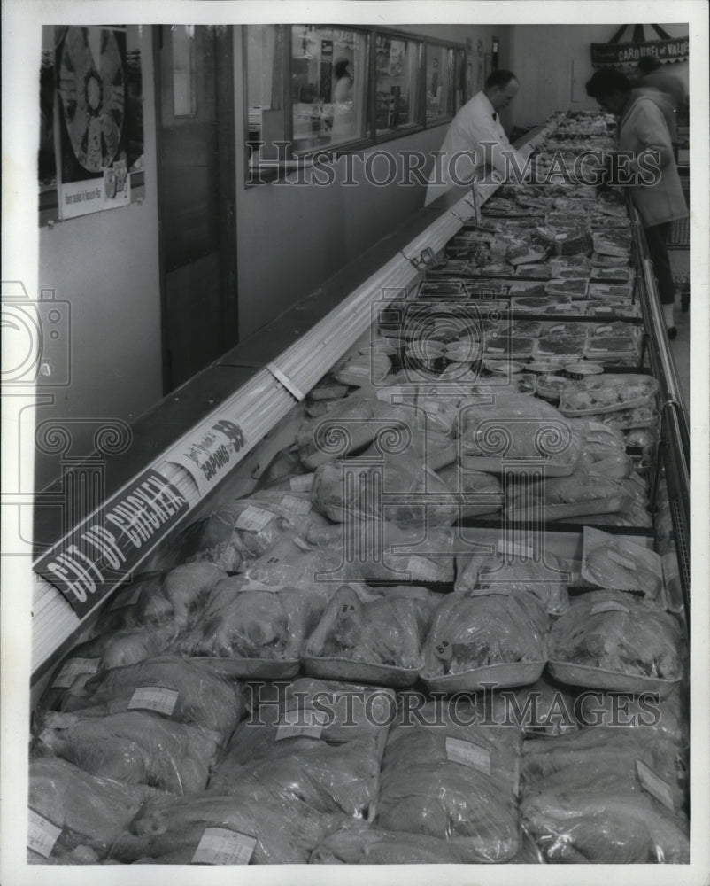 1964 Press Photo Meat section at Pic - Rite Super Market - cva93029 - Historic Images