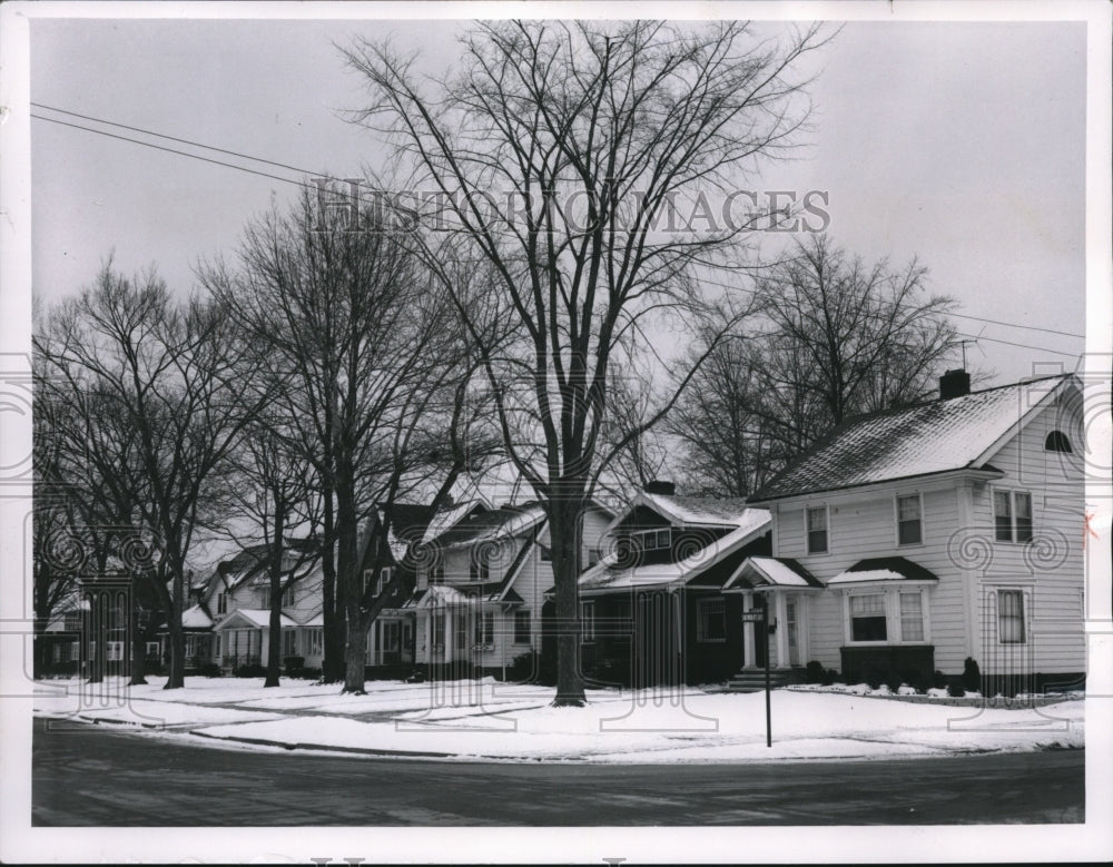 1961 Press Photo Lakewood trademark homes, view north on Arthur Avenue-Historic Images