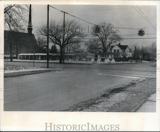 1973 Apartment building at Warren Rd.  - Historic Images