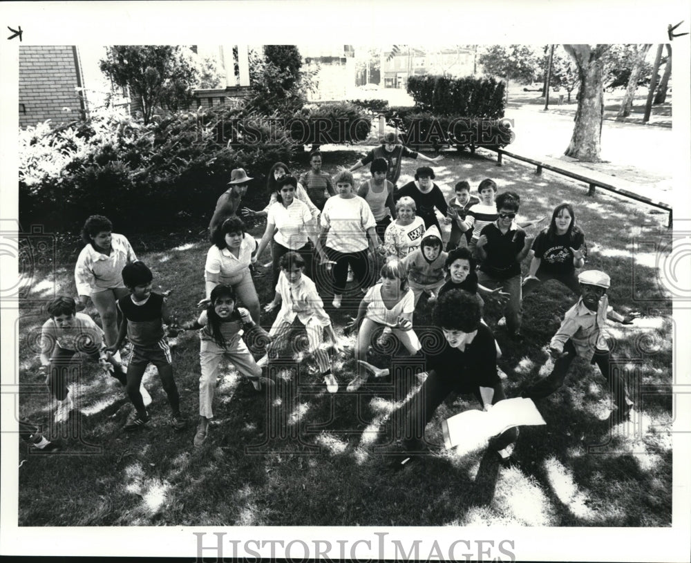 1986 Press Photo West Side Community Young Theater Auditions. - Historic Images