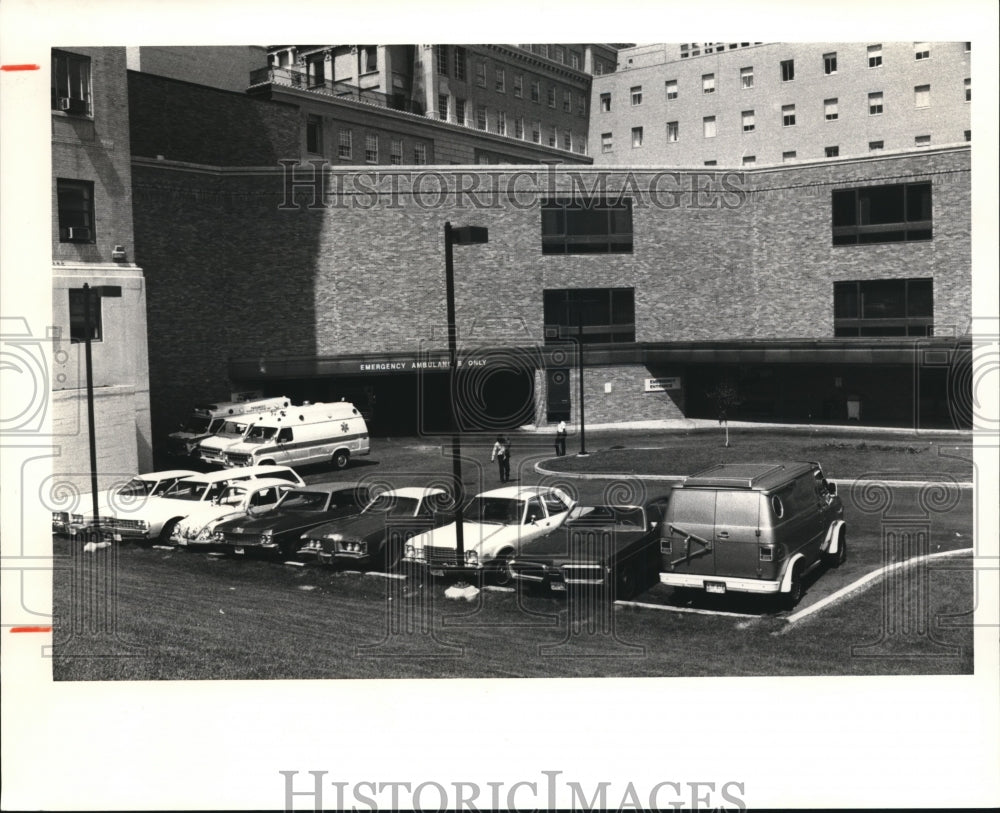 1980 Press Photo Emergency entrance at University Hospital - Historic Images