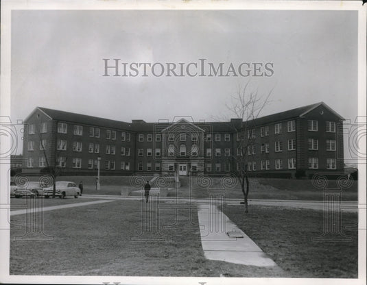 1958 Press Photo Bixby Hall, grounds of Cleve State Hospital, Turney Road - Historic Images
