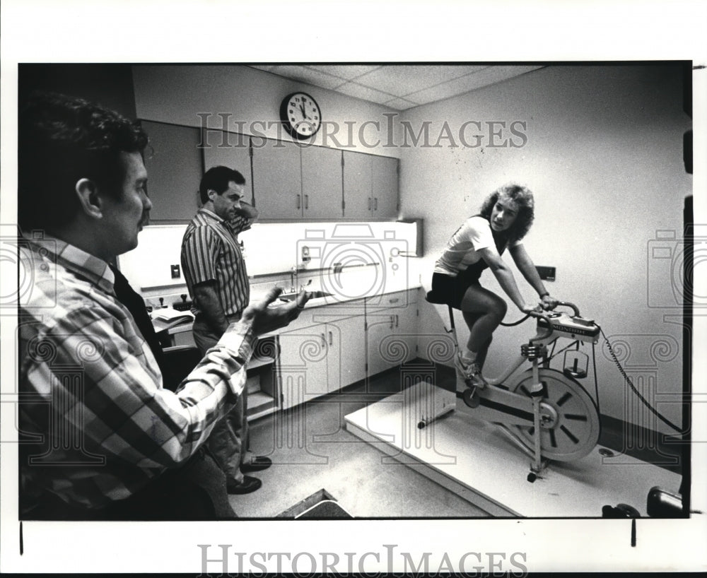 1987 Press Photo The Dept. of Sports Medicine at the CLeveland Clinic - Historic Images