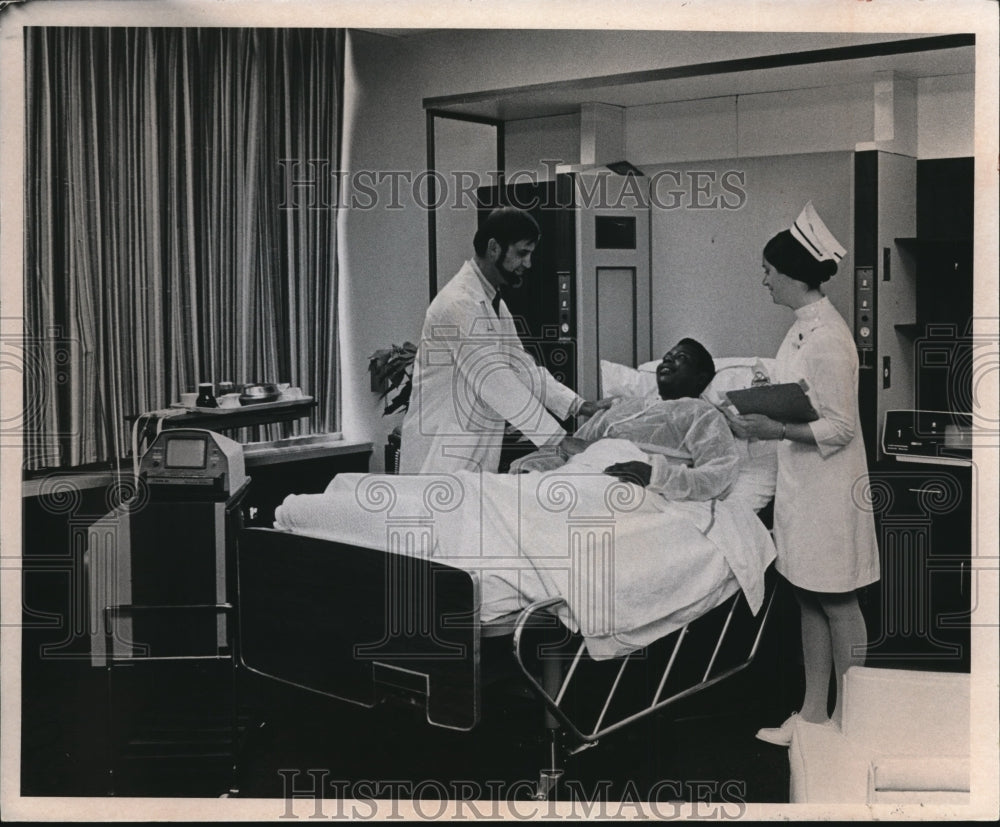 1971 Cleveland Clinic&#39;s Open House  - Historic Images