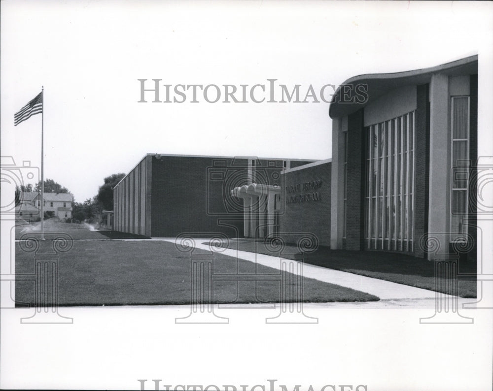 1967 Press Photo Westropp Junior High School at 19101 Puritas Avenue - cva93172 - Historic Images