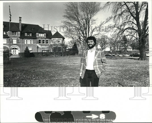 1980 Press Photo Bob Corma at Bay View Hospital's expansion & Condo program - Historic Images