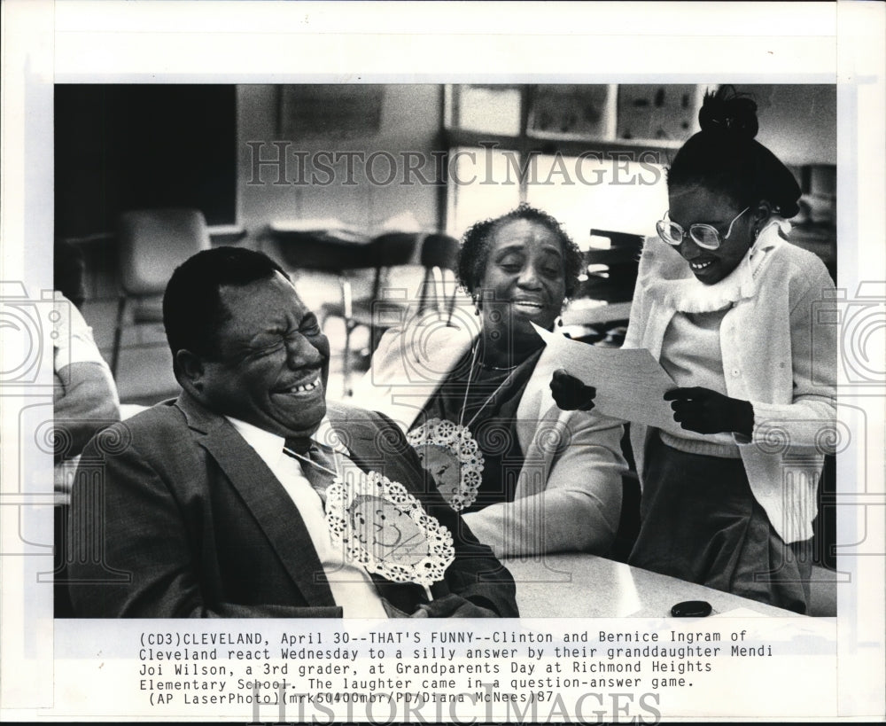 1987 Press Photo Celebrating Grandparents Day at Richmond Heights Elem. School - Historic Images