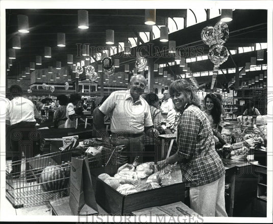 1985 Press Photo  Acme Supermarket Opening at 4401 Mayfield Road, S. Euclid - Historic Images