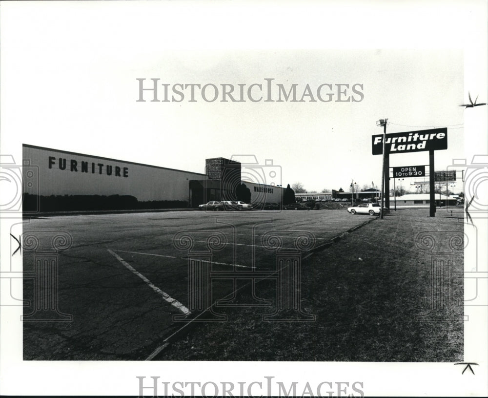 1985 Press Photo Furniture Land Store at 4345 Lincoln Way, Massilon - Historic Images