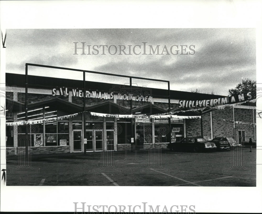 1984 Press Photo Silvermans new store at 6601 Harvard - Historic Images