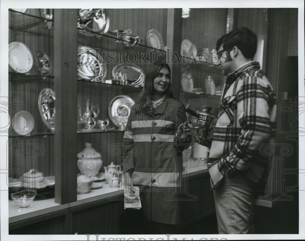 1969 Press Photo The Kitchenware Display at Top Value Redemption Center - Historic Images