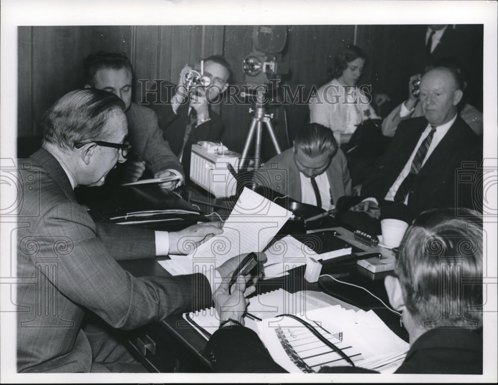 1962 Press Photo Nat Applrbaum, Pres of Bailey&#39;s, reads announcement - cva93590 - Historic Images