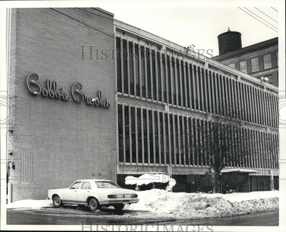 1982 Press Photo Bobby Brooks Bldg &amp; Logo at 3800 Kelly Ave - Historic Images