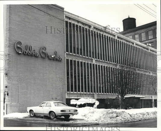 1982 Press Photo Bobby Brooks Bldg & Logo at 3800 Kelly Ave - Historic Images