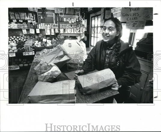 1985 Press Photo Bessie Maggiano has a happy smile and a God Bless You - Historic Images