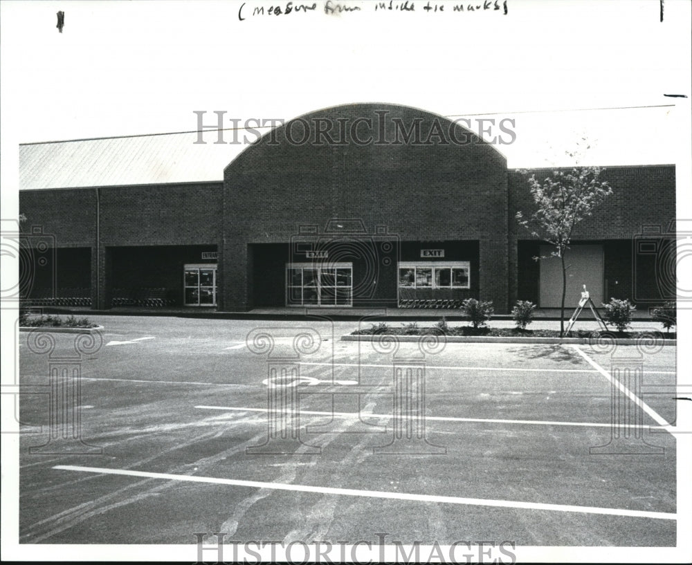 1987 Press Photo Unfinished entrance of the Builders Square in Rocky River - Historic Images