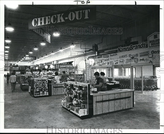1987 Press Photo Check-Out Counter of the Builders Square in Rocky River - Historic Images