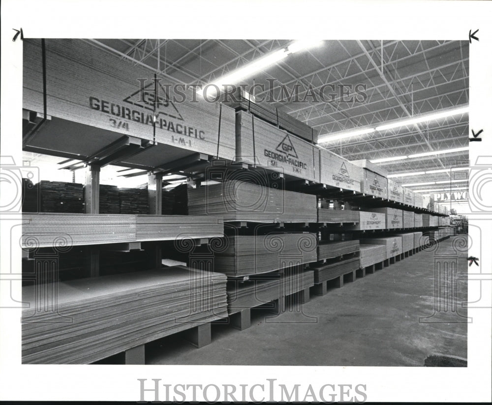 1985 Press Photo Plywood department of the Builders Square in 6235 Wilson Mills - Historic Images