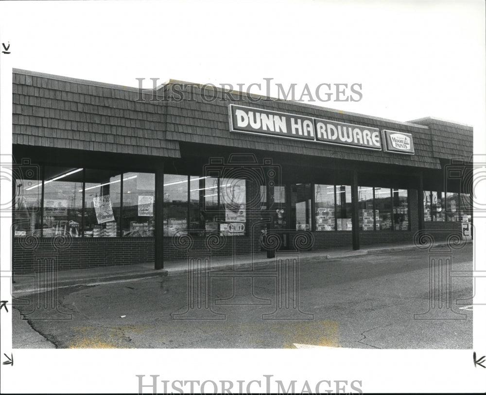 1989 Press Photo General View of the Dunn Hardware at 5687 Broadview Rd - Historic Images