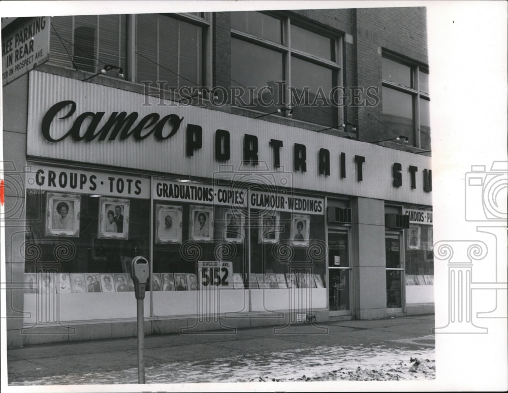 1964 Cameo Portrait Studio on Better Business Bureau disapproval - Historic Images