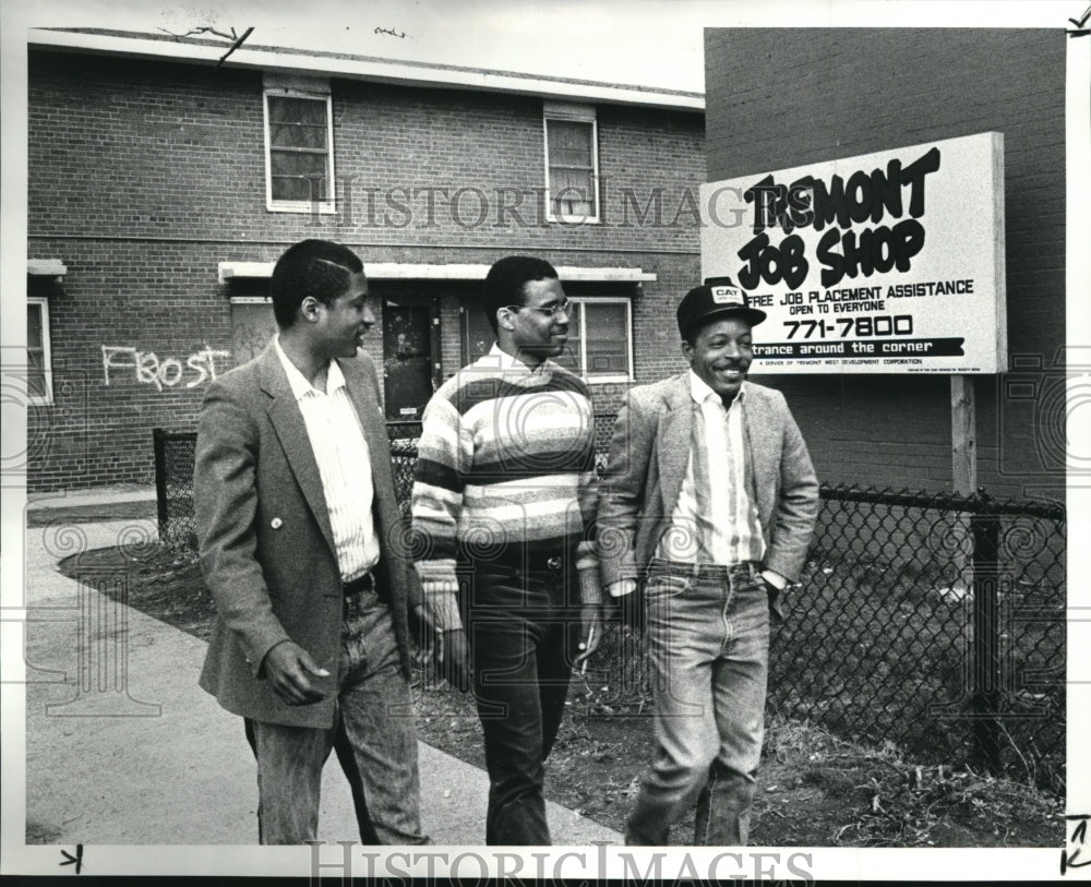 1986 Press Photo On walk are Tremont Job Placement center employess - Historic Images