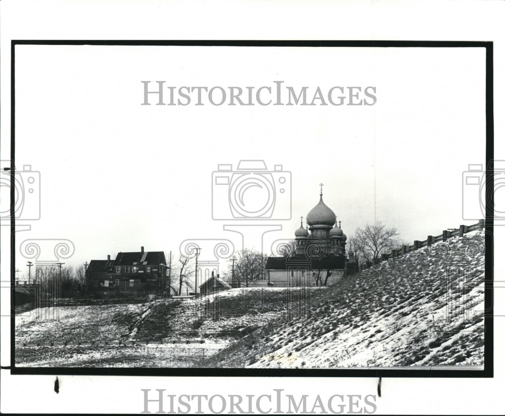 1987 Press Photo The St. Thedosius from down in flats of Tremont - Historic Images